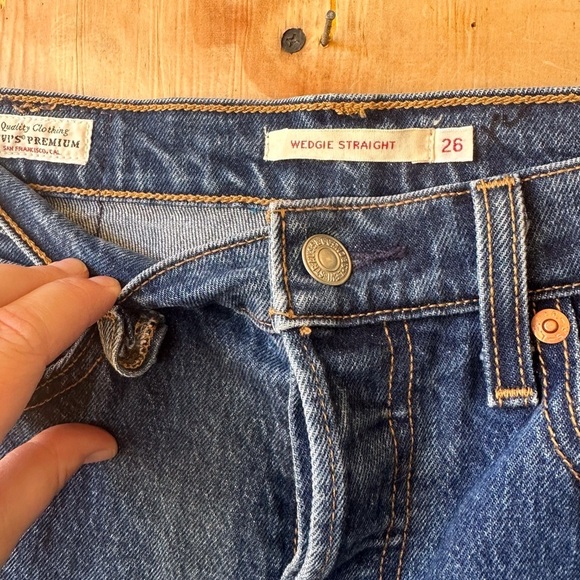Levi’s Premium Wedgie Straight Leg Raw Hem Ankle Jean - Picture 6 of 9